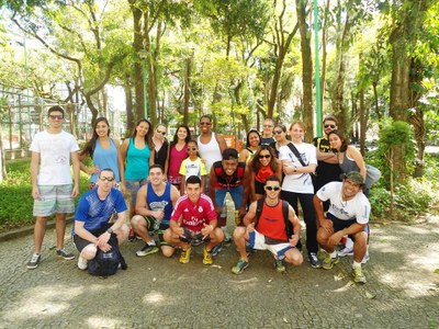 ALUNOS DE ED. FÍSICA PERCORREM TRILHA EM PONTO TURÍSTICO DE JF ALUNOS DE ED. FÍSICA PERCORREM TRILHA EM PONTO TURÍSTICO DE JF