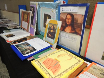 ALUNOS DO 7º ANO FAZEM EXPOSIÇÃO SOBRE O RENASCIMENTO ALUNOS DO 7º ANO FAZEM EXPOSIÇÃO SOBRE O RENASCIMENTO