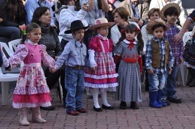 FESTA CAIPIRA DA ED. INFANTIL - ALEGRIA E DESCONTRAÇÃO EM FAMÍLIA