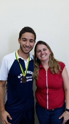 GRANBERYENSE CONQUISTA MEDALHA DE BRONZE EM OLIMPÍADA DE FÍSICA GRANBERYENSE CONQUISTA MEDALHA DE BRONZE EM OLIMPÍADA DE FÍSICA