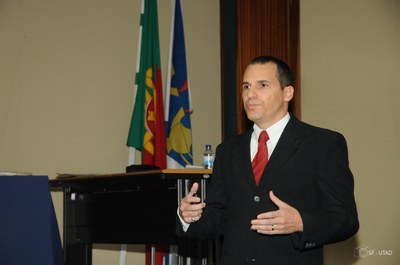 Professor da Faculdade conquista título de doutorado em Portugal Professor da Faculdade conquista título de doutorado em Portugal